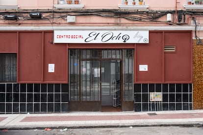 Fachada del espacio autogestionado El Ocho, en Villaverde.
