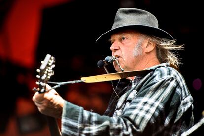 Neil Young, en un concierto en el Festival de Roskilde (Dinamarca), el 1 de julio de 2016.