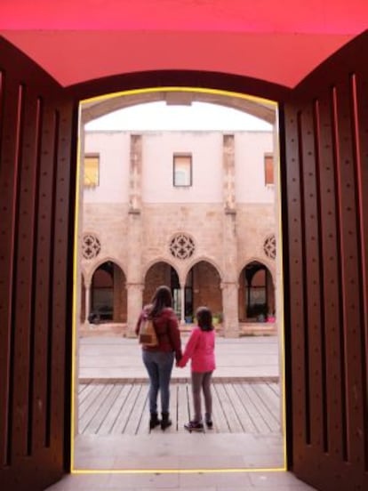 The postmodern entrance to the Antiguo Convento de Sant Agustí.