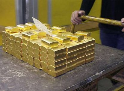 En momentos de crisis, la negociación del oro está alcanzando cifras récord en los mercados
