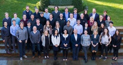 Niklas Zennonström, cofundador de Skype y CEO de Atomico (primera fila, izquierda) junto al equipo de Atomico.