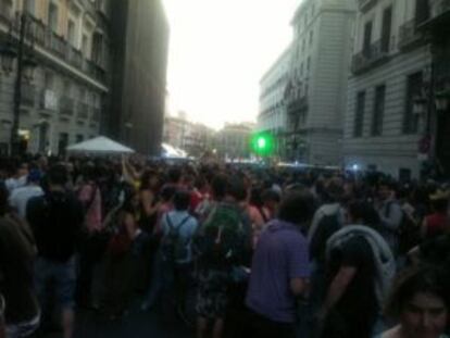 Los indignados, encajonados en la calle Alcalá.