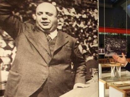 Patxi López en la exposición en homenaje al histórico dirigente socialista Indalecio Prieto en Bilbao.