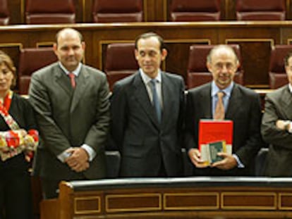 La cúpula de Hacienda: Alicia Díaz Zurro, Francisco Uría, Estanislao Rodríguez-Ponga, Cristóbal Montoro, Ricardo Martínez Rico, Rafael Cámara y Jaime Sánchez Revenga.