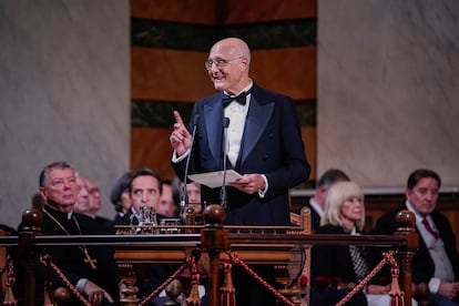 El filólogo Pedro Manuel Cátedra García, durante la lectura de su discurso de ingreso en la Real Academia Española, este domingo.