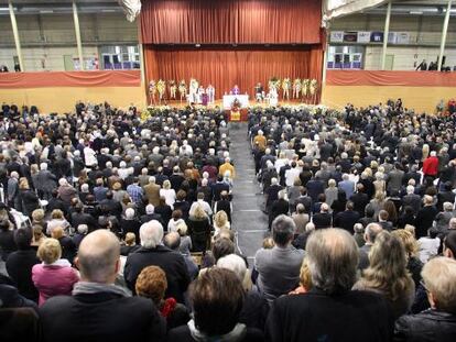 Palacio de Deportes y Congresos de Plata d'Aro, ayer durante el entierro de Jordi Comas.