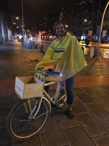 David, con el chaleco reflectante que llevaba justo antes del accidente en la calle Bravo Murillo de Madrid, en junio de 2020.