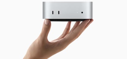 Nuevo Apple Mac mini en una mano