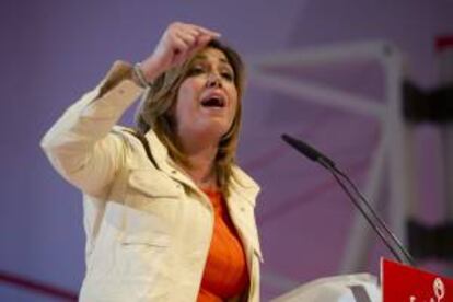 La presidenta de Andalucía, Susana Díaz, durante su intervención en el acto de precampaña para las elecciones europeas, celebrado hoy en el Palacio de Congresos de Granada.