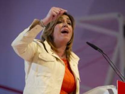 La presidenta de Andalucía, Susana Díaz, durante su intervención en el acto de precampaña para las elecciones europeas, celebrado hoy en el Palacio de Congresos de Granada.