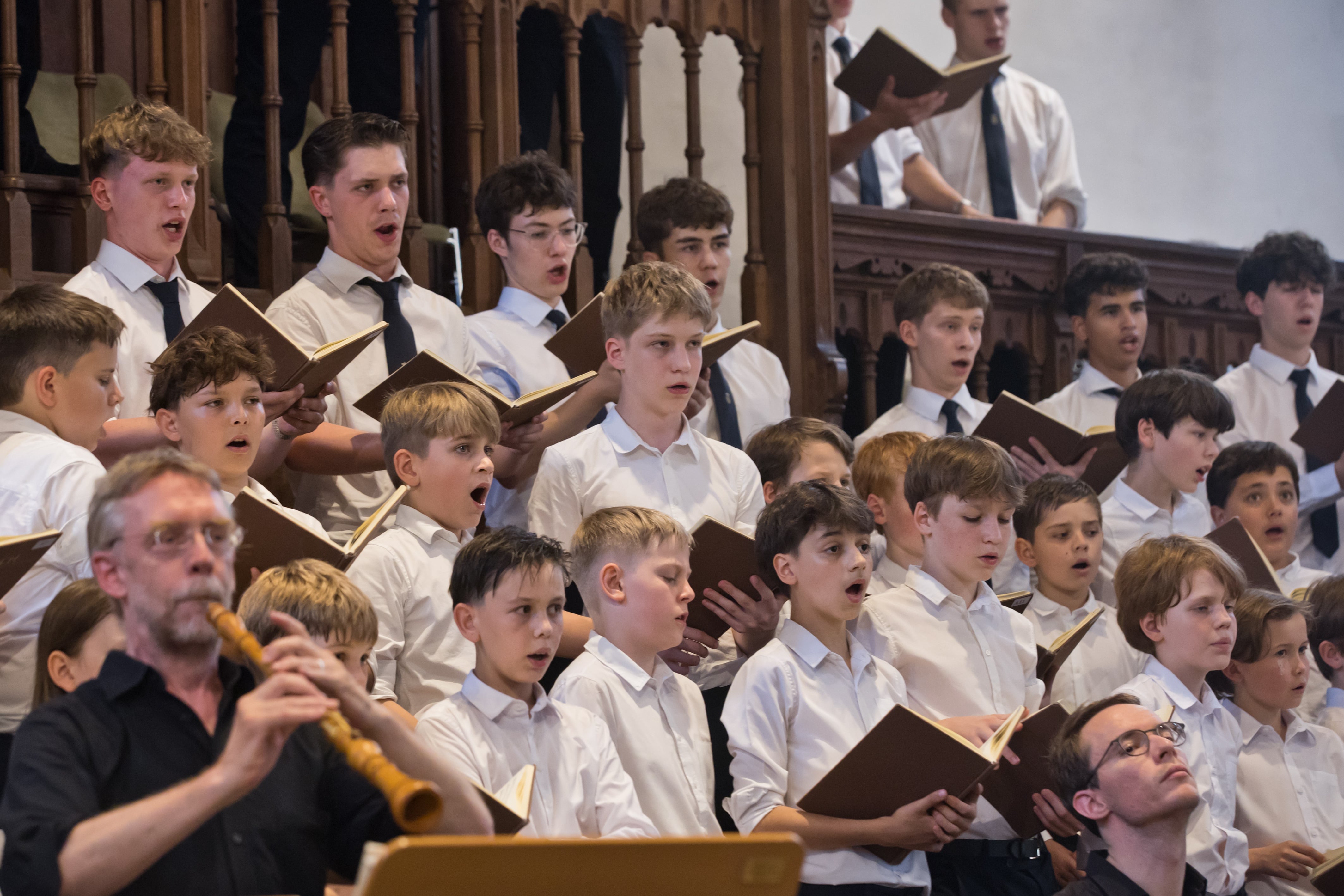 Integrantes del Thomanerchor durante la interpretación de la ‘Misa en Si menor’ en el concierto de clausura del Bachfest.