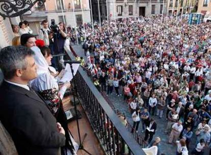 Blanca Portillo lee el pregón de las fiestas de San Isidro en la plaza de la Villa.