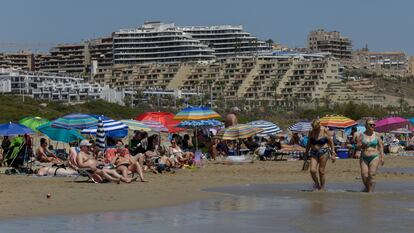 Una perspectiva del pasado fin de semana en la playa del Carabassí (Elche).