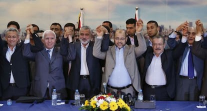 Membros das facções Hamas e a OLP anunciam a reconciliação.