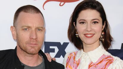 Los actores Ewan McGregor y Mary Elizabeth Winstead, en California, en 2017.