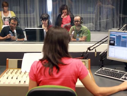 Curso de radio de la Escuela de Periodismo UAM-EL PA&Iacute;S