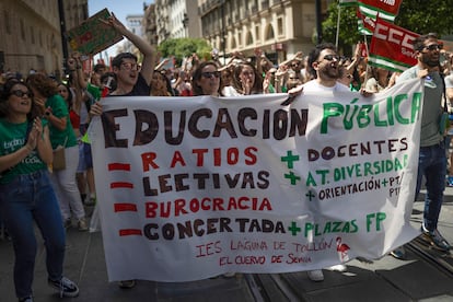 Manifestación de profesores con motivo de la huelga de enseñanza en Andalucía, este martes en Sevilla.
