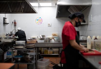 La cocina de Casa Carmela, en el barrio de San Blas. 