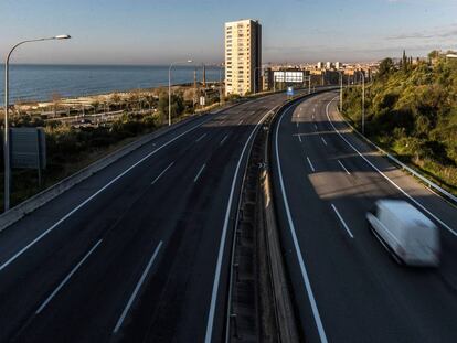 L'autopista C-32 a l'altura de Montgat, pràcticament buida.