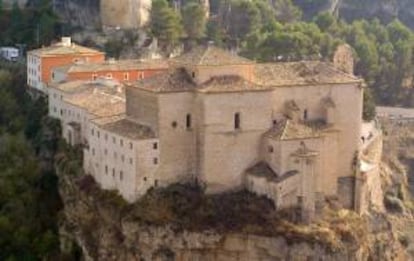 Vista general del Parador Nacional de Cuenca  tomada desde la perspectiva de las famosas casas colgantes. EFE/Archivo