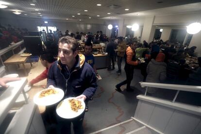 Refugiados en el hotel de una estación de esquí donde fueron alojados en diciembre.