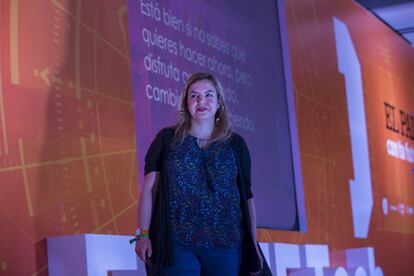 Mónica Quiroz, especialista en mercados de WhatsApp, habla durante el primer día de actividades de 'EL PAÍS con tu futuro Tech'.