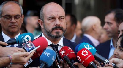 El vicepresidente de la Comunidad de Madrid, Pedro Rollán, hoy, tras el minuto de silencio en recuerdo de las víctimas de los atentados de Barcelona y Cambrils.