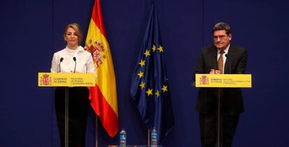 La ministra de Trabajo, Yolanda Díaz, y el ministro de Seguridad Social, Inclusión y Migraciones, José Luis Escrivá.