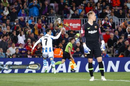 Juanmi celebra el gol marcado al Barça.