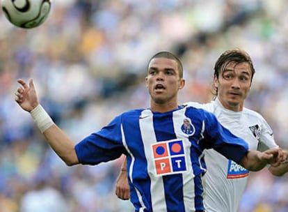 Pepe, durante un partido con el Oporto