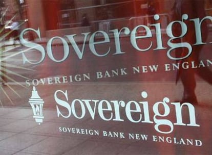 Exterior de una oficina del Sovereign Bank en la ciudad de Boston.