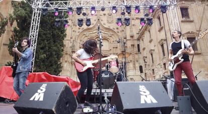 El grupo canario Texxcoco, en el escenario de la Plaza Anaya de Salamanca.