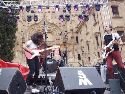 El grupo canario Texxcoco, en el escenario de la Plaza Anaya de Salamanca.