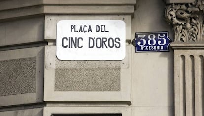 Un cartell improvisat que es va posar fa temps a la pla&ccedil;a. 