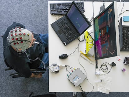 Un experimento del Instituto Federal Suizo de Tecnolog&iacute;a de Lausana para controlar un ordenador con pensamientos