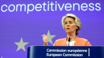 La presidenta de la Comisión Europea Úrsula Von der Leyen, durante la rueda de prensa de la presentación del informe europeo del expresidente del BCE, Mario Draghi, este lunes.