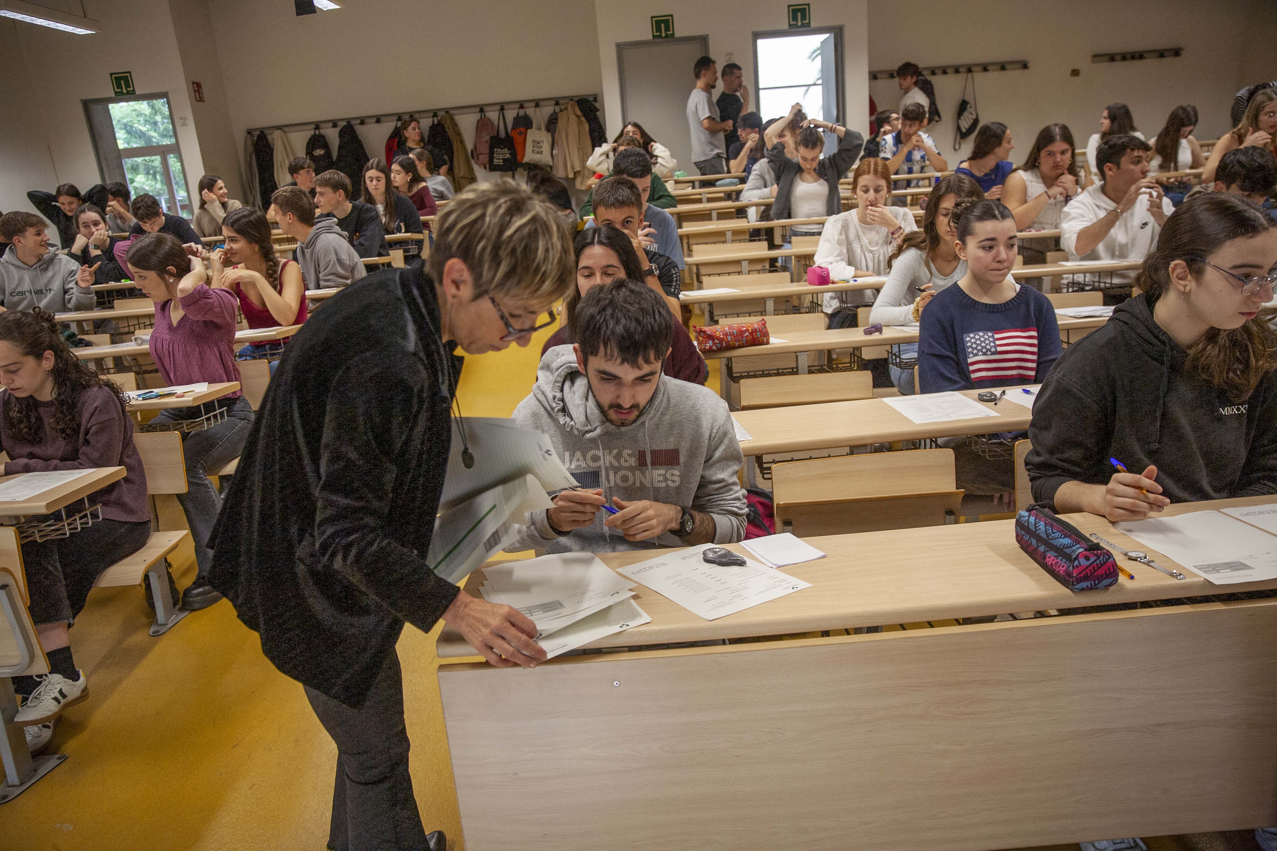 “Las notas van a bajar”: empiezan los exámenes de la Selectividad más difícil de los últimos años