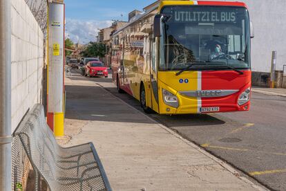 Autobús de línea de Mallorca que une los pueblos con la capital. 