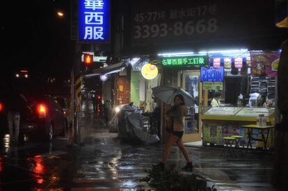 Cafeterías, tiendas de anticuarios y la gastronomía más selecta de la isla de Formosa se concentran en la calle Yongkang, a veces atestada de turistas, que cobra un aire mágico cuando llueve.