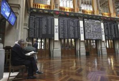 Aspecto de los paneles de valores en la Bolsa de Madrid. EFE/Archivo