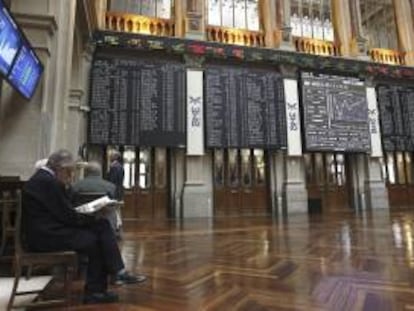 Aspecto de los paneles de valores en la Bolsa de Madrid. EFE/Archivo