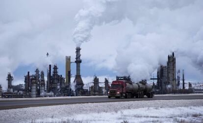 Una planta de arenas bituminosas en Fort McMurray (Alberta).