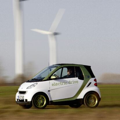 La recarga del Smart eléctrico apenas cuesta 1,5 euros y permite recorrer 135 kilómetros.