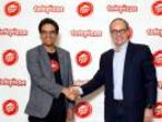 Telepizza y Pizza Hut han alcanzado una alianza estratégica para acelerar su crecimiento en América Latina (excluyendo Brasil), el Caribe, España, Andorra, Portugal y Suiza, han anunciado hoy las compañías. En la imagen, Milind Pant (i), presidente de Pizza Hut International y Pablo Juantegui, presidente ejecutivo y CEO de Grupo Telepizza. EFE/ Ángel Rivero