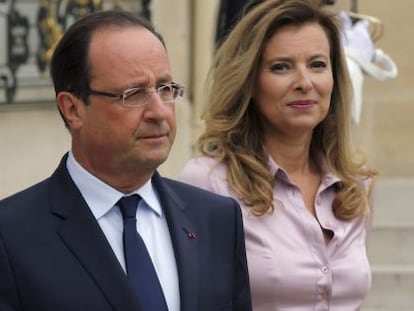 François Hollande y su compañera, Valerie Trierweiler, el pasado octubre.