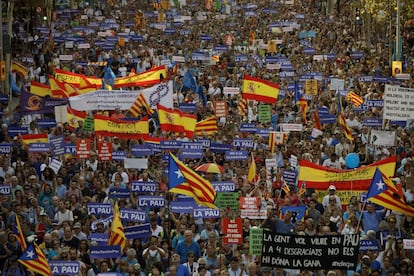 Vista de la manifestación contra el terrorismo, en el paseo de Gràcia.