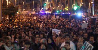 Participantes de la protesta en la Plaza de Neptuno de Madrid.