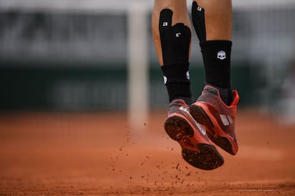 Detalle de los calcetines del tenista italiano Fabio Fognini durante su partido contra el croata Marin Cilic, el 4 de junio de 2018.