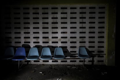 Sala de urgencias del Hospital Psiquiátrico de Caracas. El personal de la institución percibe un salario casi simbólico que apenas supera los 6 dólares mensuales, que alcanza para dos o tres kilos de harina.