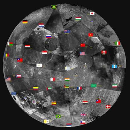 Mosaico con las 45 fotografías que cubren la cada visible de la Luna.